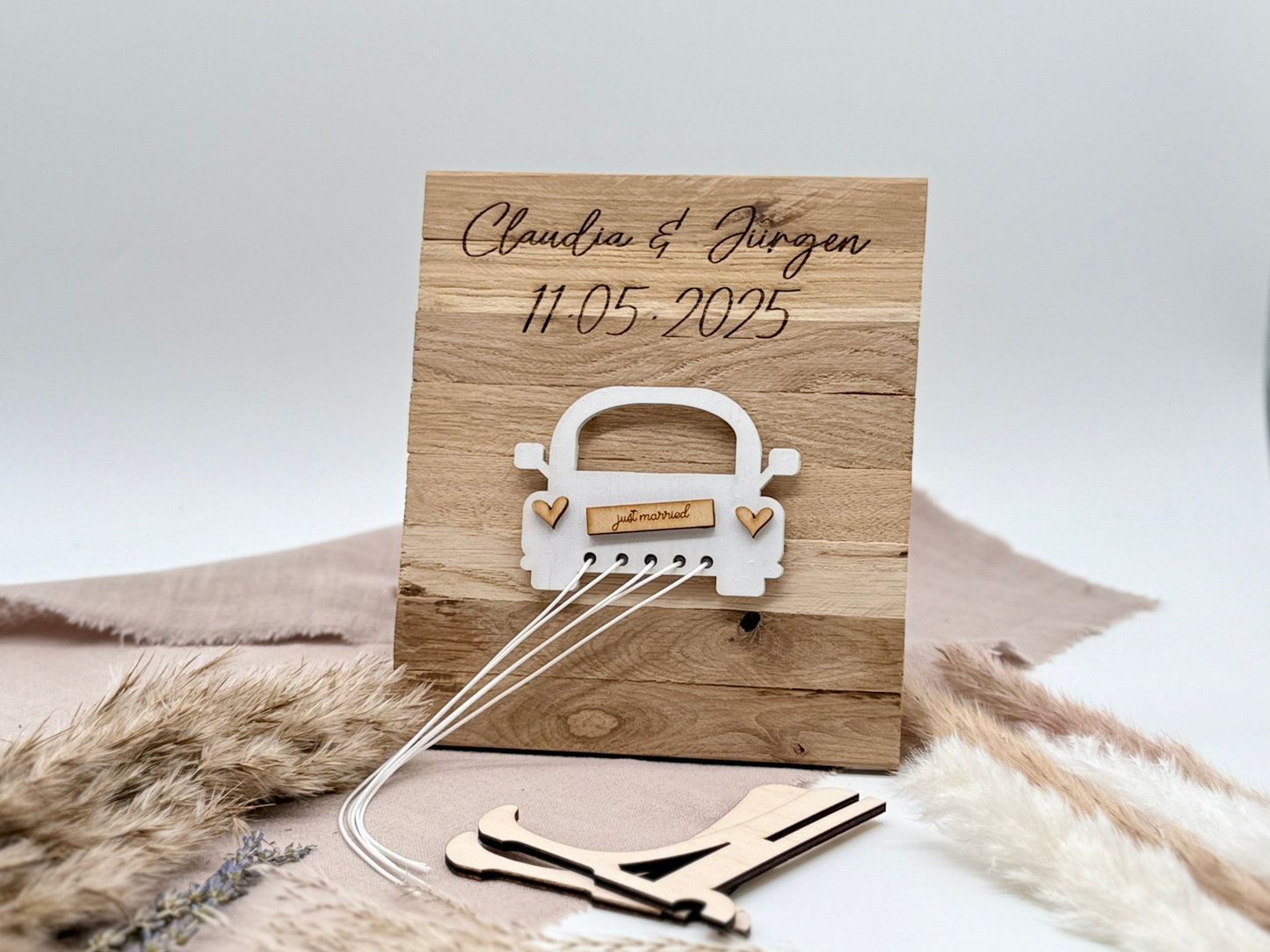 Holzplatte „Hochzeitsauto“ – Personalisiertes Geldgeschenk zur Hochzeit